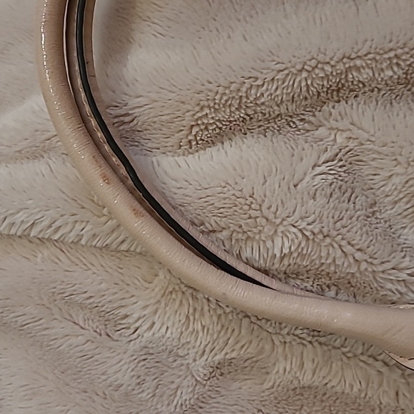 Guess purse - Picture 4 of 7